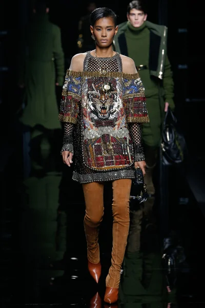 Look 3